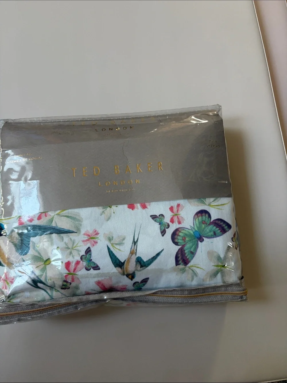 Ted Baker Purple  Butterfly and Floral Ombre Duvet set size twin. Double sided.